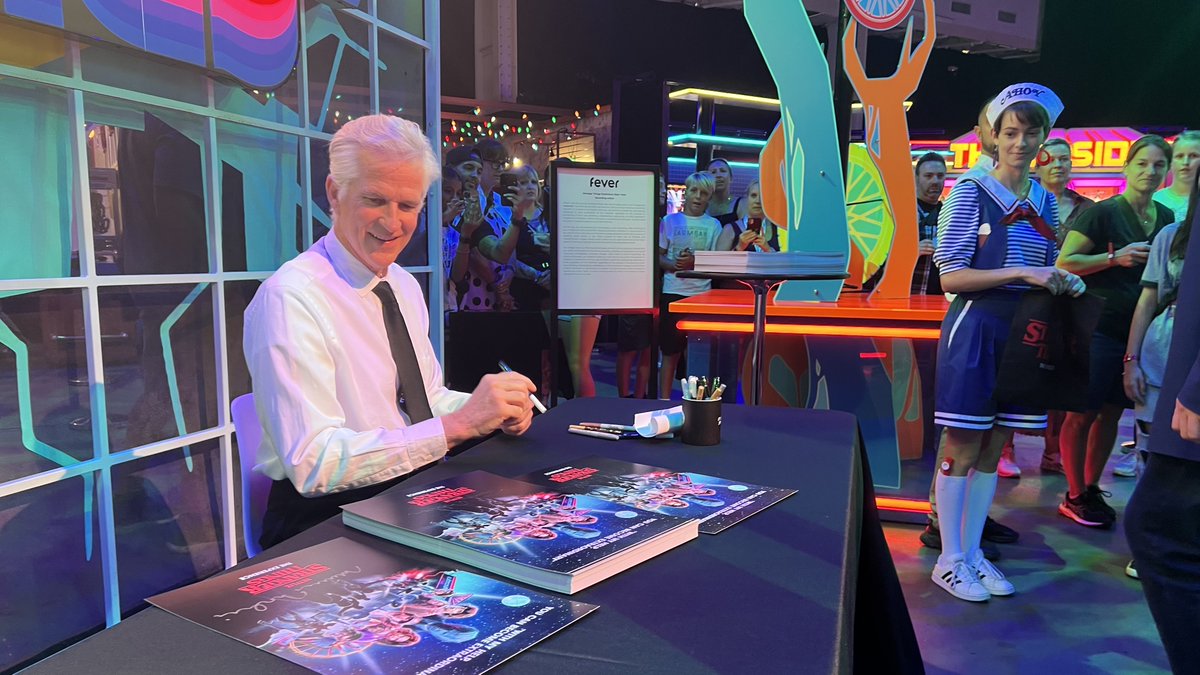 RT by Monday, September 12 for a chance to win this signed #StrangerThingsTheExperience poster! These were produced exclusively for my surprise appearance at  the Brooklyn Experience on 8/31. I'll pick one winner and announce next #ModineMonday. Thanks and good luck!