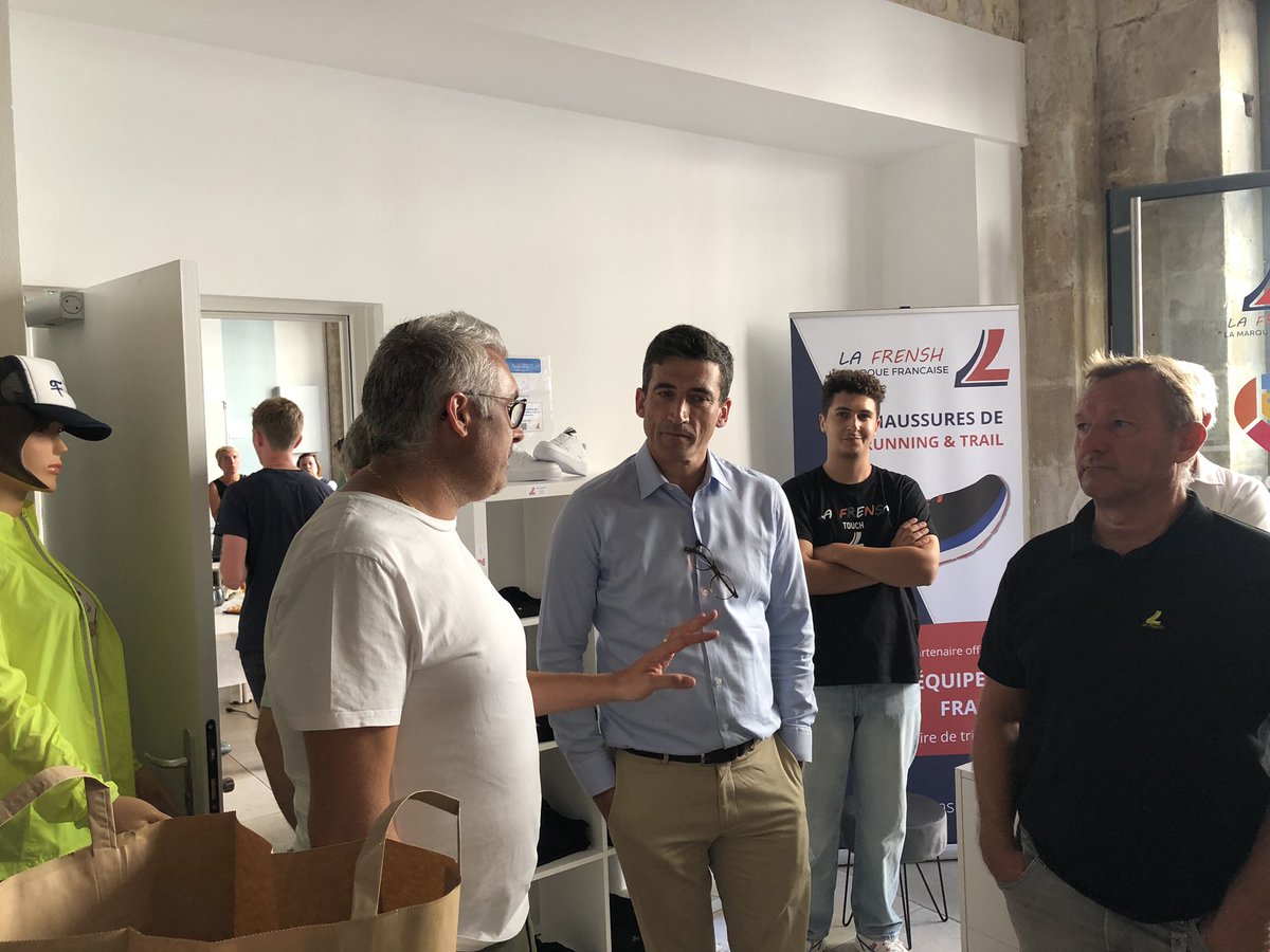 NiortAgglo's tweet photo. Inauguration ce soir de l’Office de commerce intercommunal et de la boutique éphémère rue Brisson à #Niort. Un outil aux services de tous les commerçants du territoire, un véritable point de rencontre pour favoriser les échanges, les mises en relation et la dynamique d’animation https://t.co/ivHqVNmx9p