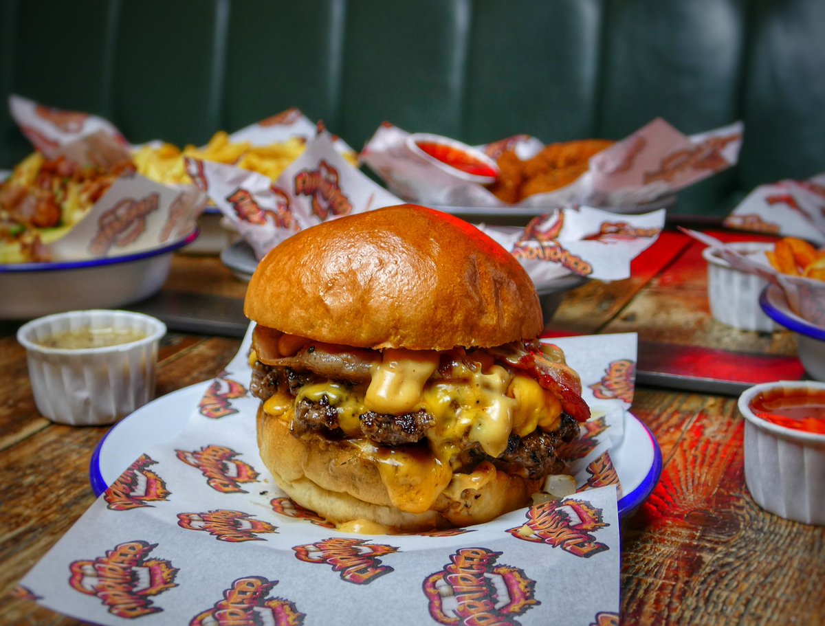 Norwich! Did you know we've extended our opening times?

Slinging burgers at The Ten Bells til 11pm every night!

GIT SUM
#fupburger