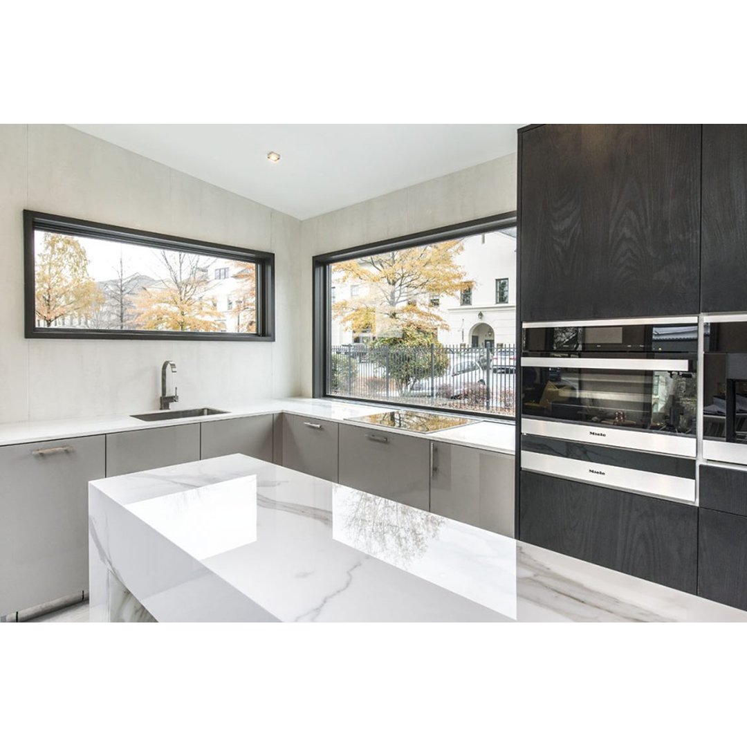 evolvsurfaces's tweet photo. Designed by Jeffrey Bruce Baker, this Neolith #tinyhouse shows that sustainable living in a small space can easily be achieved without having to compromise on luxury.
.
.
.
#Neolith #TouchFeelLive https://t.co/XHR1vGZ30l