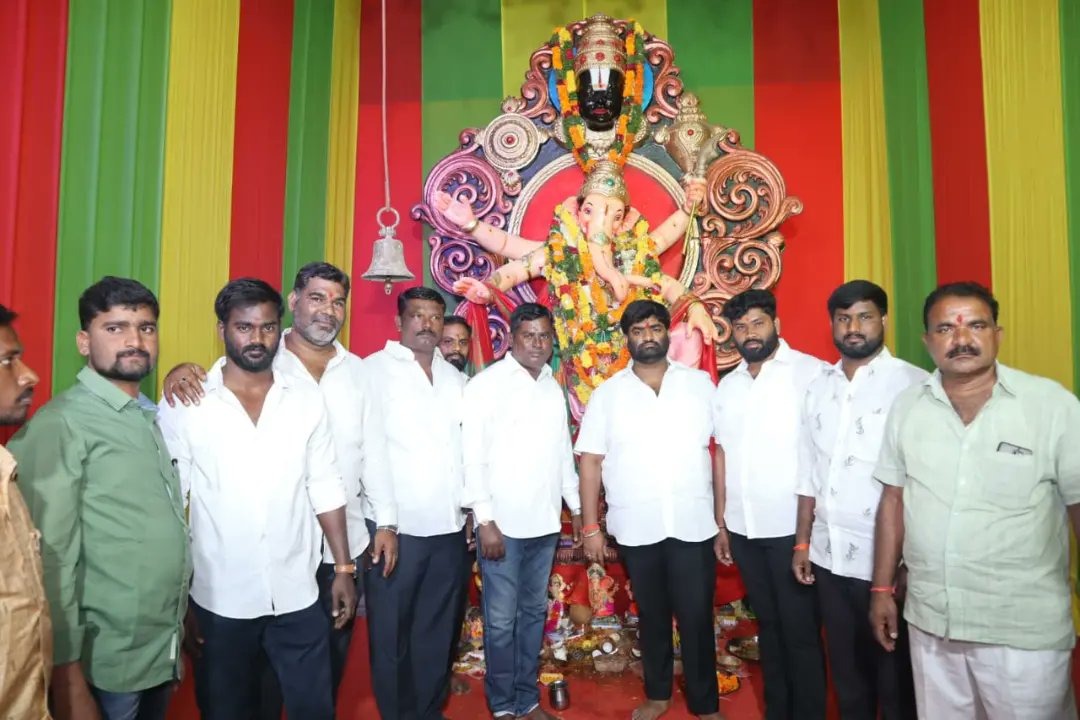 TSR4BJPIndia's tweet photo. లక్ష్మీగుడా RGK లో జరిగిన వినాయకుని పూజ కార్యక్రమంలో పాల్గొనడం జరిగింది.
#BJPCorporator #thokalasrinivasreddy #ganeshpooja #RajendraNagar #mailerdevpally #bjptelangana #Hyderabad https://t.co/3dx8lNgMhh