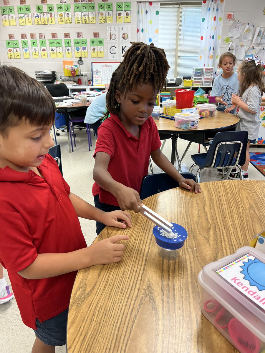 JonesFirstGrade's tweet photo. We had a blast as we wrapped up our AMSTI Sound unit this week by making kazoos and going on a Sound scavenger hunt! They enjoyed exploring sound with kalimbas, xylophones, and tuning forks. @HutchensElem @AMSTIUSA #ourhut https://t.co/Whhk95Eo5Y