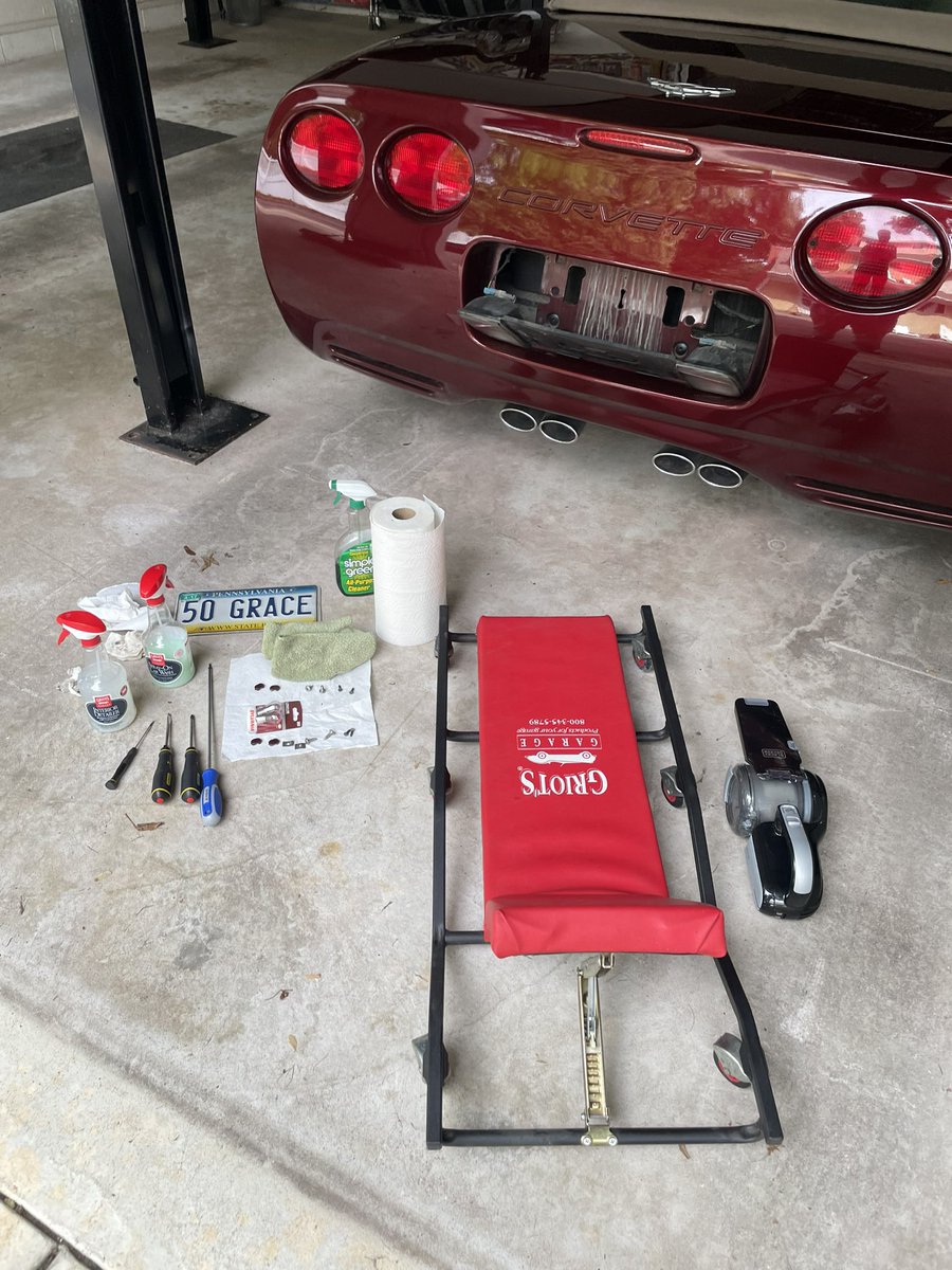 JohnMThird's tweet photo. Chariots require maintenance—and you might as well clean it while you're in there. @corvettemuseum @GriotsGarage #Corvette https://t.co/xHv1PoVYyq