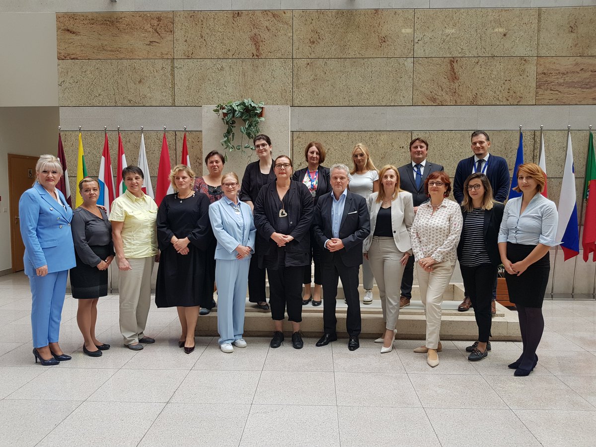 KvinnaKvinnaINT's tweet photo. 📣Delegation of the #EuropeanUnion to BiH &amp; 🇪🇺Special Representative in #BiH, Ambassador @josattler met yesterday with #WCSOs and Kvinna till Kvinna partners to discuss their BiH #CountryReport inputs, which will be presented to #EUparliamentarians in November. @eubih https://t.co/C8DZXDlsX9