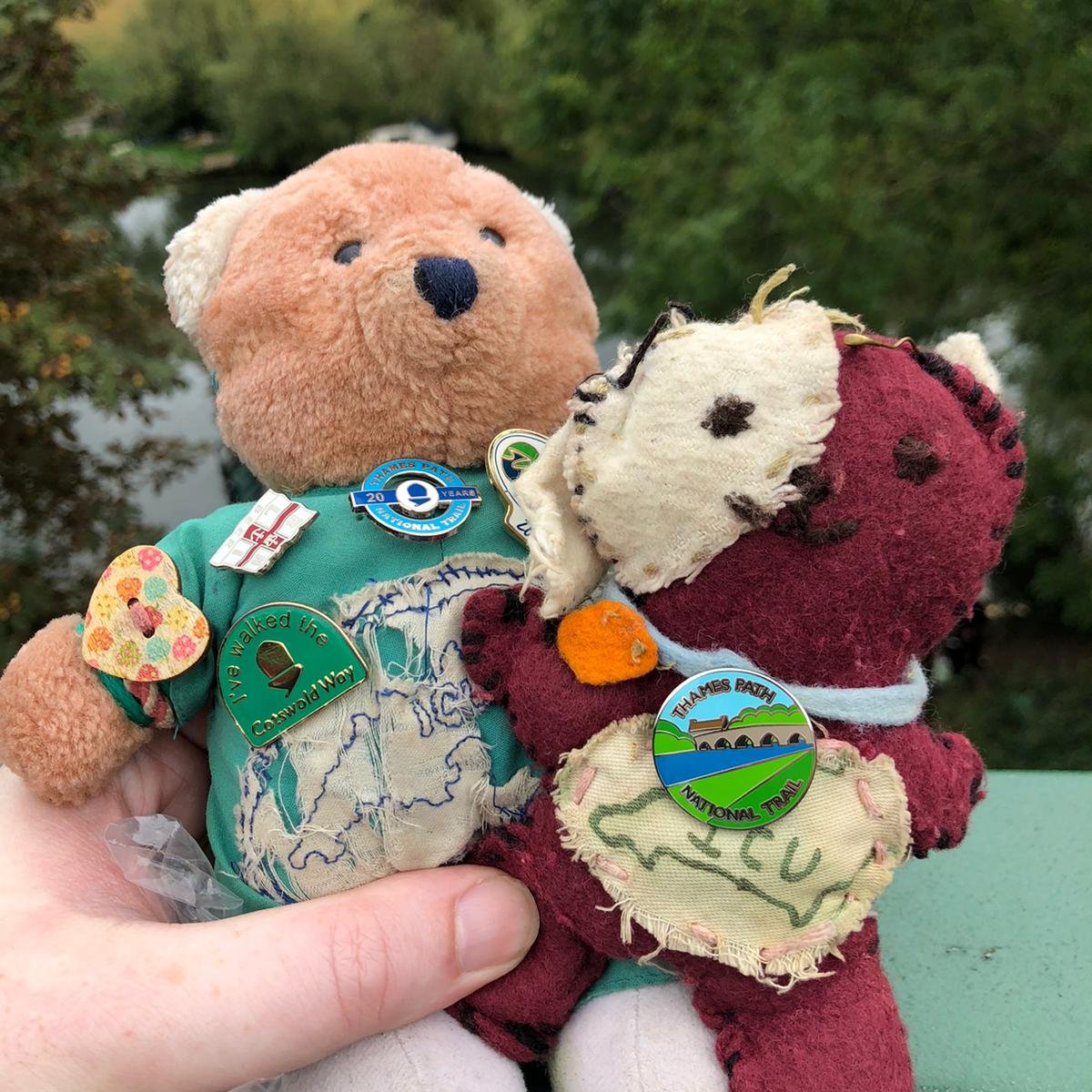 ThamesPathNT's tweet photo. Go well @GJwalks on your Marlborough to Lyme Regis trek Wessex Ridgeway this year. Recalling happy days on the #ThamesPath National Trail last September with Stunt Guy and Little Guy 😊🚶🚶‍♂️🚶‍♀️
#NBTproud #NHS1000miles https://t.co/XmWzGC0n8e