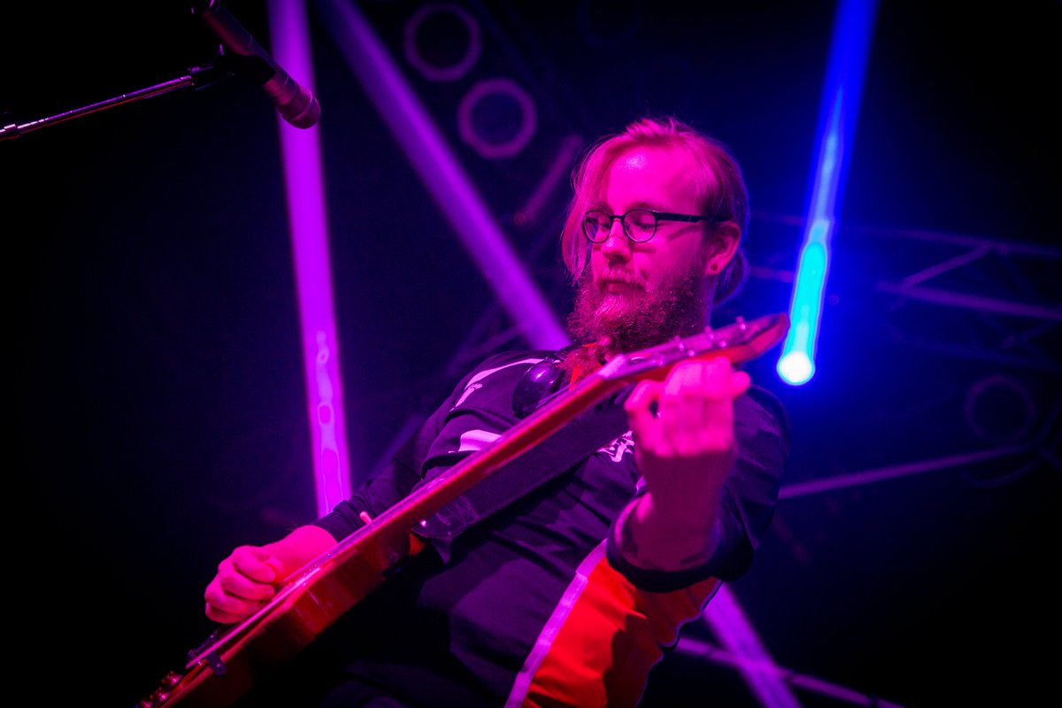 TAJUNNANRÄJÄYTTÄVÄT BILEET @tracon_fi <a href="/neonyaparty/">@neonya.party 🦋</a> huikeaa duunia, kiitos järkkäämisestä!
Erityiskiitos koko sydämestä kaikille teille, jotka tulitte katsomaan meitä ja tekemään illasta unohtumattoman. Te teette meistä meidät❤️ 
📸<a href="/Isperia_/">Teppo</a>