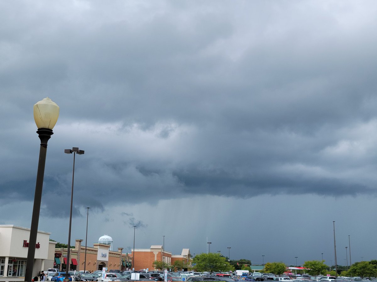 Shannon_Whitley's tweet photo. @Kentuckyweather Sky at Brannon Crossing https://t.co/Ra0S4OIEeB