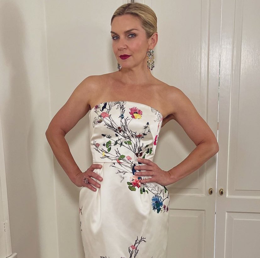 Rhea Seehorn last night for #CreativeArtsEmmys styled by matthewstylist - love this floral fit! 💐 #BetterCallSaul #Emmys2022
