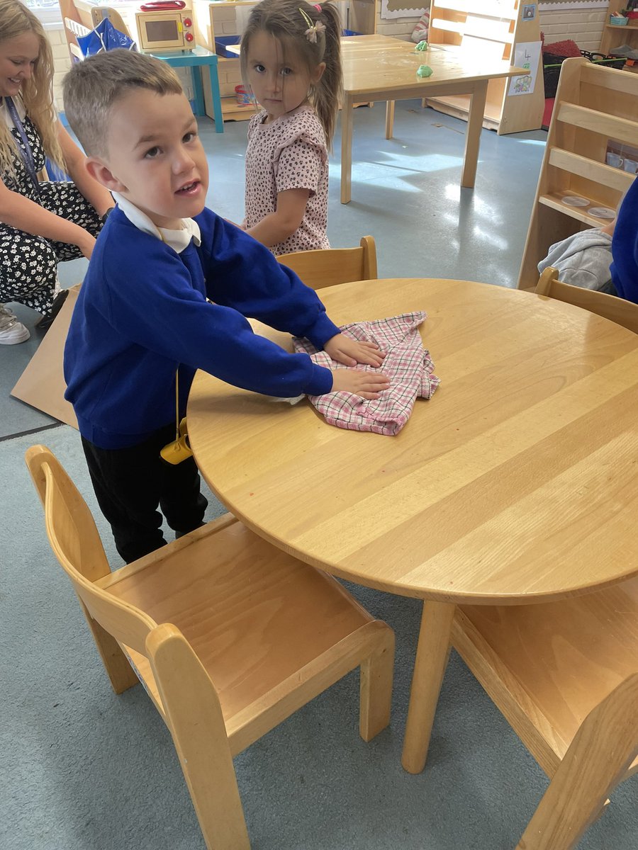 Early Years at Bincombe tweet media