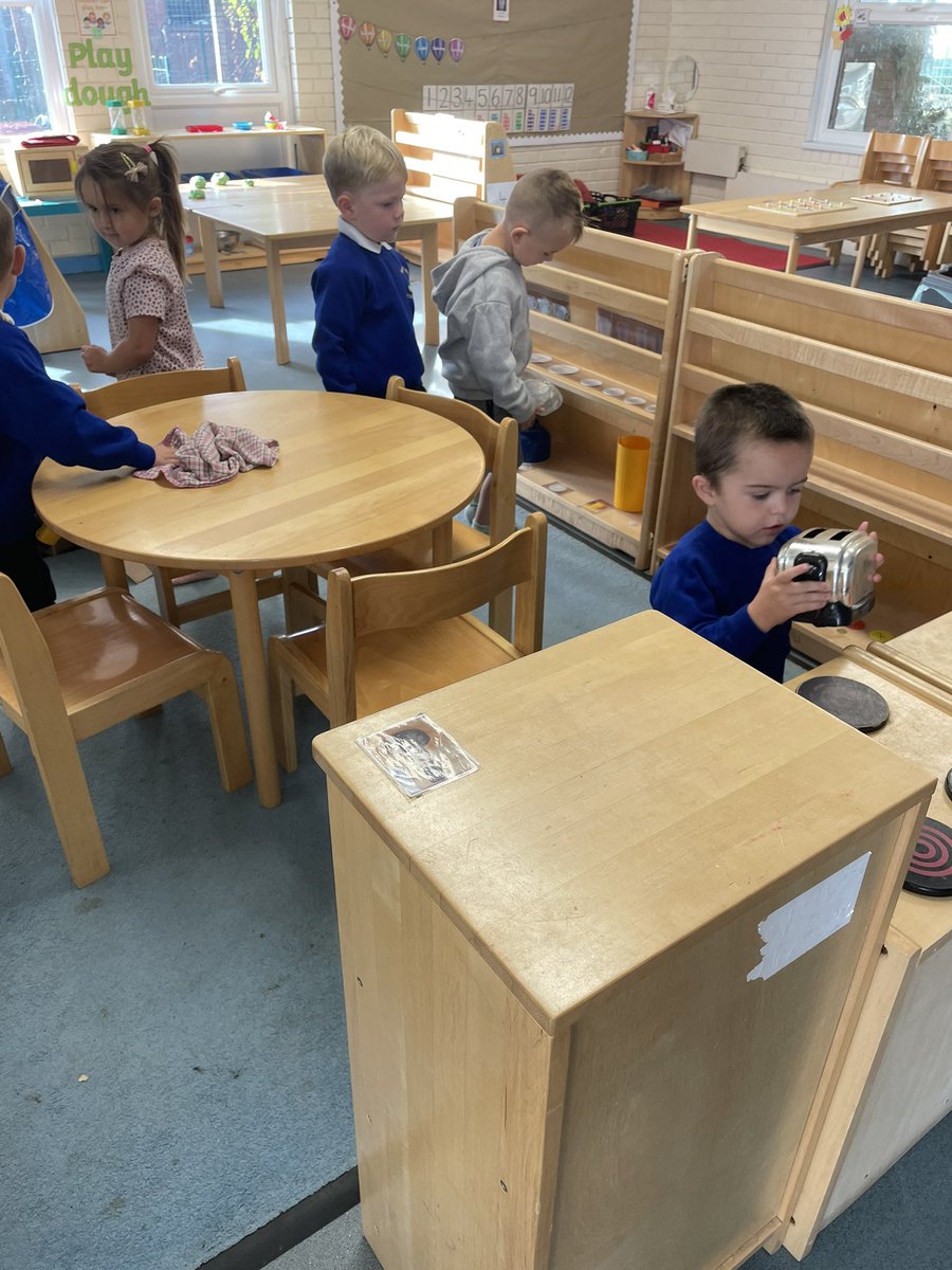 Early Years at Bincombe tweet media