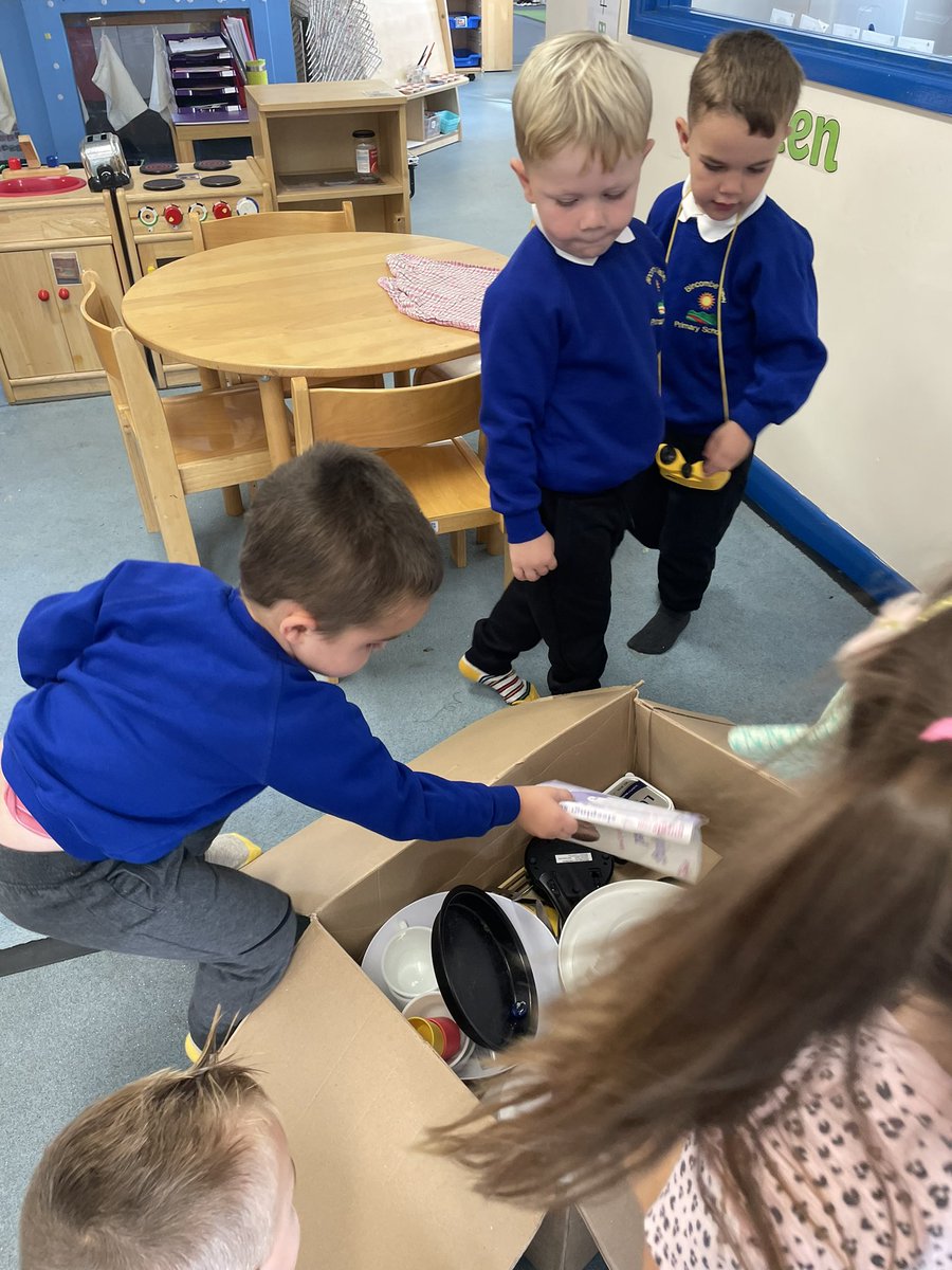 Early Years at Bincombe tweet media