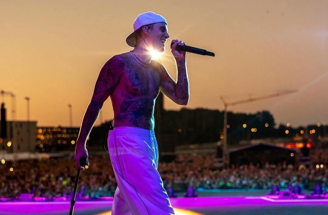 JBICommunity's tweet photo. @justinbieber at @rockinrio Brazil 🇧🇷

#JustinBieber #JusticeTour #RockInRio #Brazil https://t.co/xMr4NmcFBm