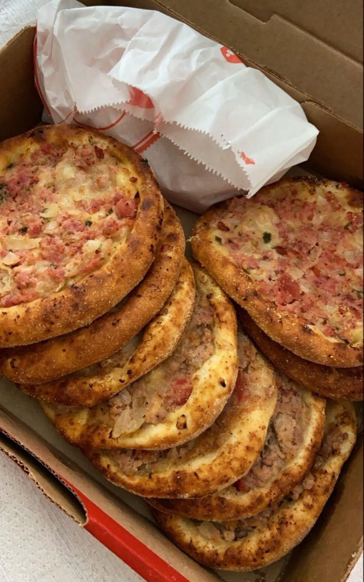 food_porn17's tweet photo. Esfirras eu amo https://t.co/KiRqUf1Ny4