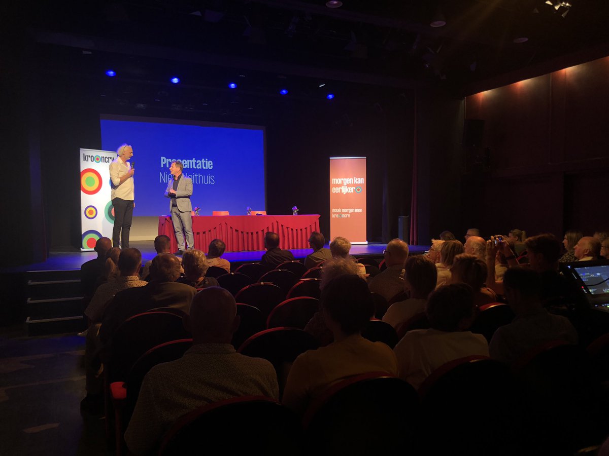 pointer_kroncrv's tweet photo. We zijn begonnen met de meet-up ‘Burger in de knel’ in #Almelo. De hele maand gaan we hier vanuit de #pointer pop-up redactie onderzoek doen naar bekende en onbekende Twentse dossiers. Meer info: https://t.co/t6Q10XNQ8k https://t.co/MKYT27F2YA
