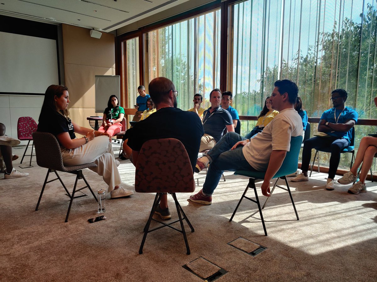 Kiobs1's tweet photo. Amazingly insightful deck analysis of a B2C start-up with @pymeerschman of @daphnivc, @mpavel123 of @kaya_vc  and @Kamski &amp; Ines Dr Lestapis of @NotionCapital #IncludedVCLIVE #Barcelona #venturecapital https://t.co/balPjfurrk
