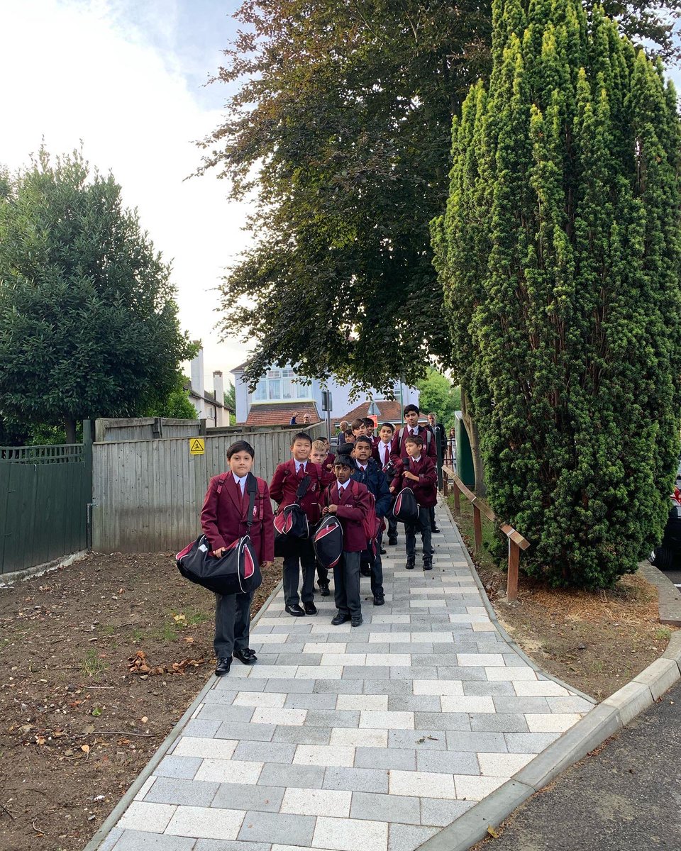 HomefieldSchool's tweet photo. First day of the new academic year and time to unveil our brand new building! So good to welcome back our boys and families and to see so many new faces too! #firstdayofschool #stopanddrop https://t.co/eSclyQ88pp