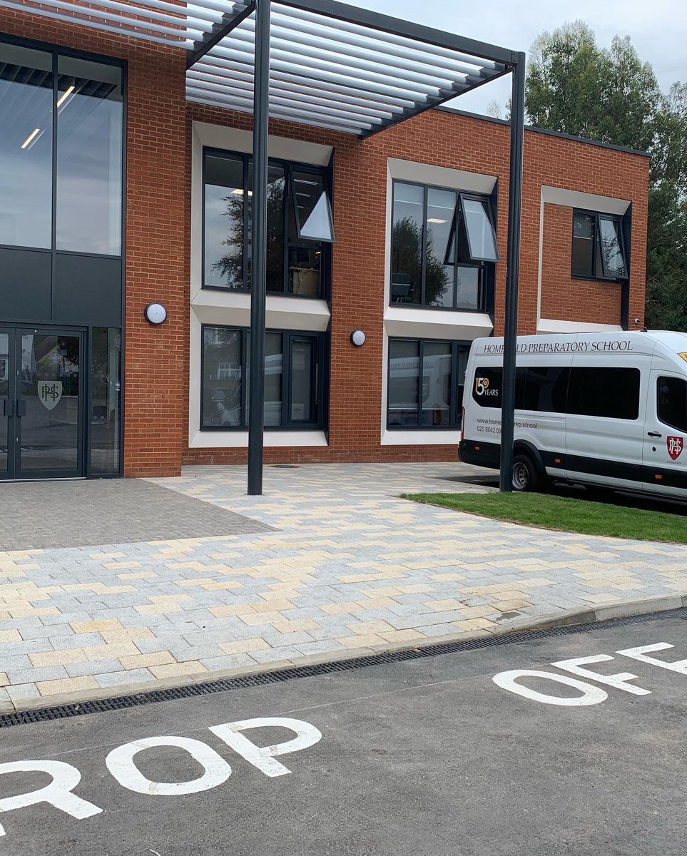 HomefieldSchool's tweet photo. First day of the new academic year and time to unveil our brand new building! So good to welcome back our boys and families and to see so many new faces too! #firstdayofschool #stopanddrop https://t.co/eSclyQ88pp