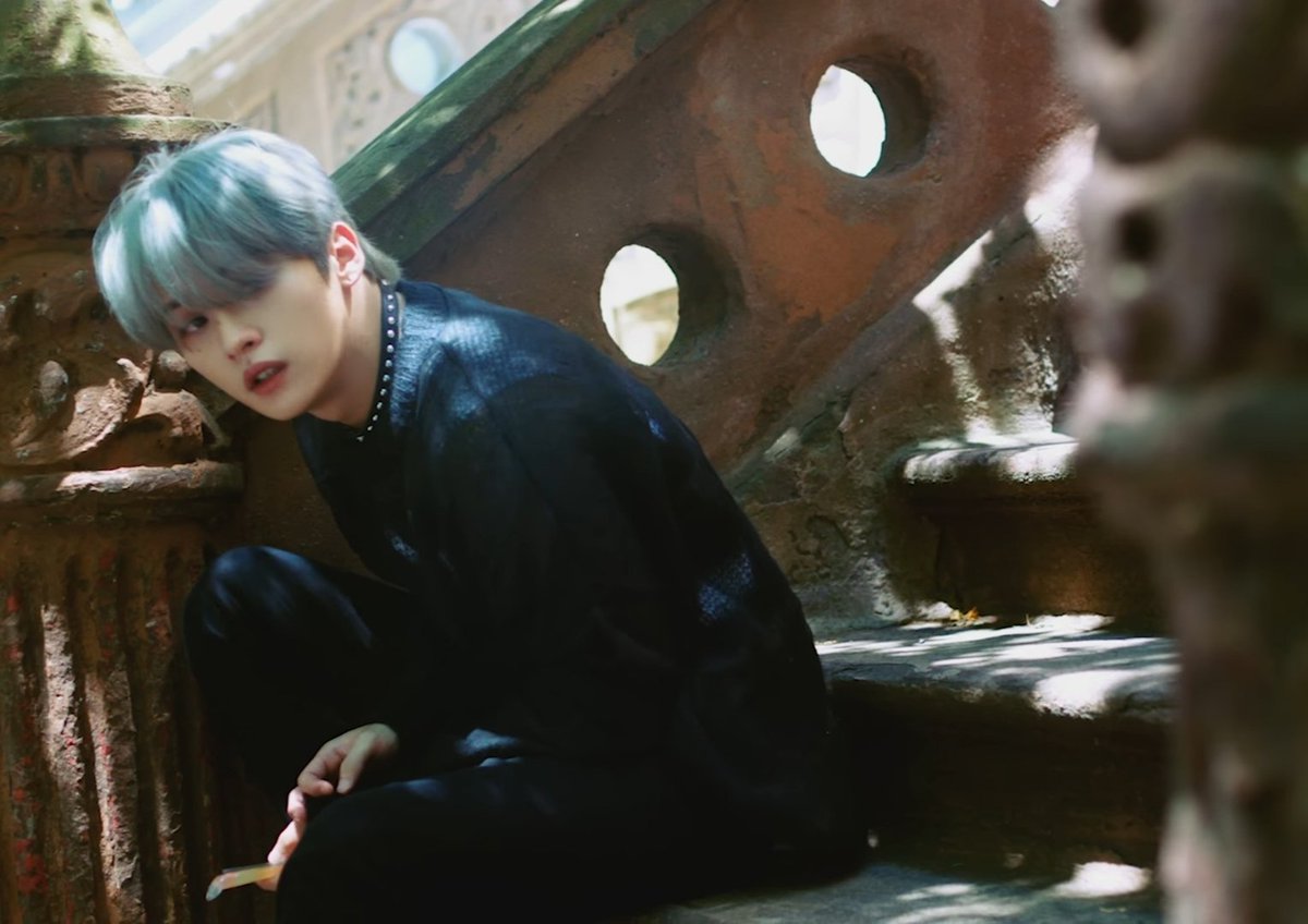 BigBossSTAY1's tweet photo. au where a lonely wizard found a homeless cat 

#StrayKids #minsung https://t.co/23eYg9Z2X2