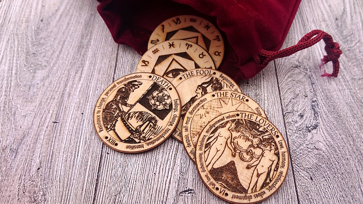The 1st #Halloween design is done! These 40mm wooden laser #engraved #Tarot #Tokens in a drawstring pouch make a perfect #mystical gift for someone special (or you!). Shake and draw your tokens to see what #fate may hold!
bit.ly/3JWmzB9
#dailytarot #autumnfair #mhhsbd