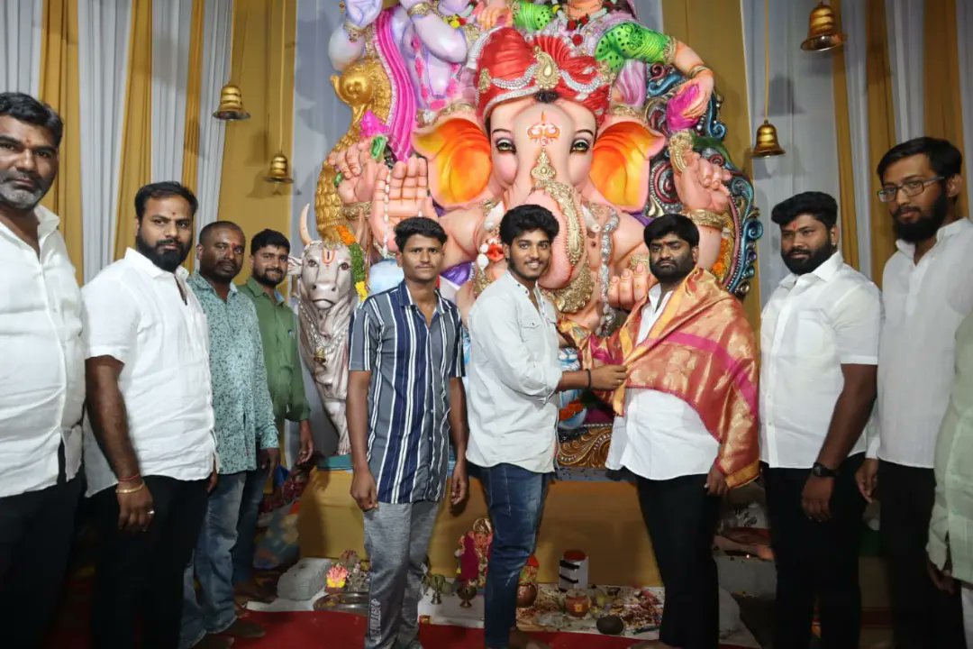 TSR4BJPIndia's tweet photo. లక్ష్మీగుడా RGK లో జరిగిన వినాయకుని పూజ కార్యక్రమంలో పాల్గొనడం జరిగింది.
#BJPCorporator #thokalasrinivasreddy #ganeshpooja #RajendraNagar #mailerdevpally #bjptelangana #Hyderabad https://t.co/6gq9nkgEui