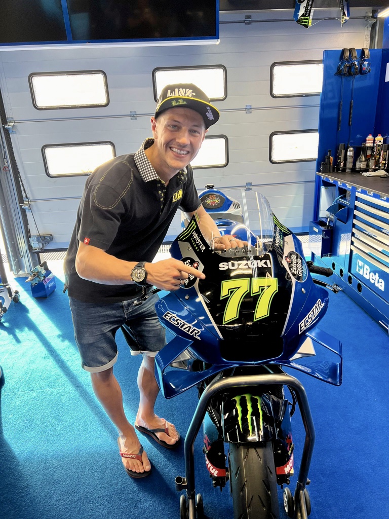 marco_felder's tweet photo. Grosse Ehre für @DomiAegerter77: Der frischgebackene MotoE-Champion darf diese Woche beim MotoGP-Test in Misano den verletzten @JoanMirOfficial ersetzen und seine Suzuki fahren.
@srfsport @MotoGP #MotoGP #srfGP https://t.co/Zjoe5sn2NO