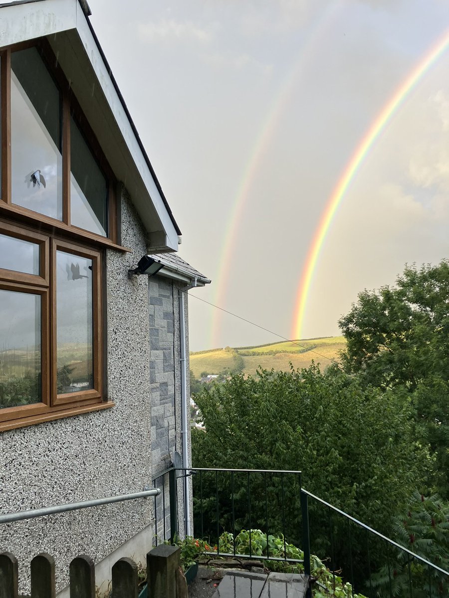 heulwenann's tweet photo. Dwy enfys dros #Llandre. Maeโr glaw wedi cyrraedd! Double rainbow through the rain. https://t.co/QXAQcQxVcP