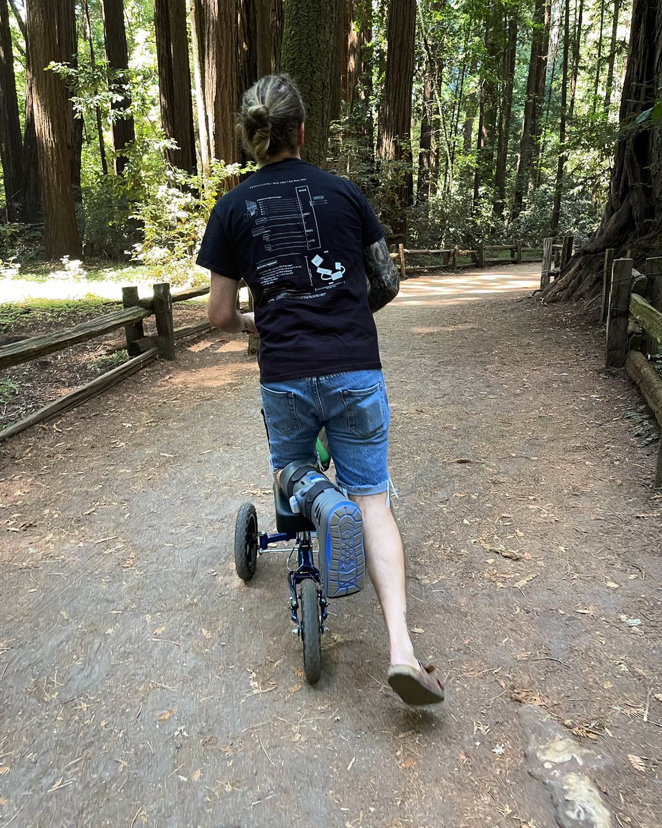 damperbandca's tweet photo. scooting into fall like 🛵💨

hopefully, i’ll be back on my feet in time for all the shows we got coming:

-9/24 sacramento
-10/3 oakland
-10/5 san francisco

save the dates! https://t.co/jP8vV5HFOG