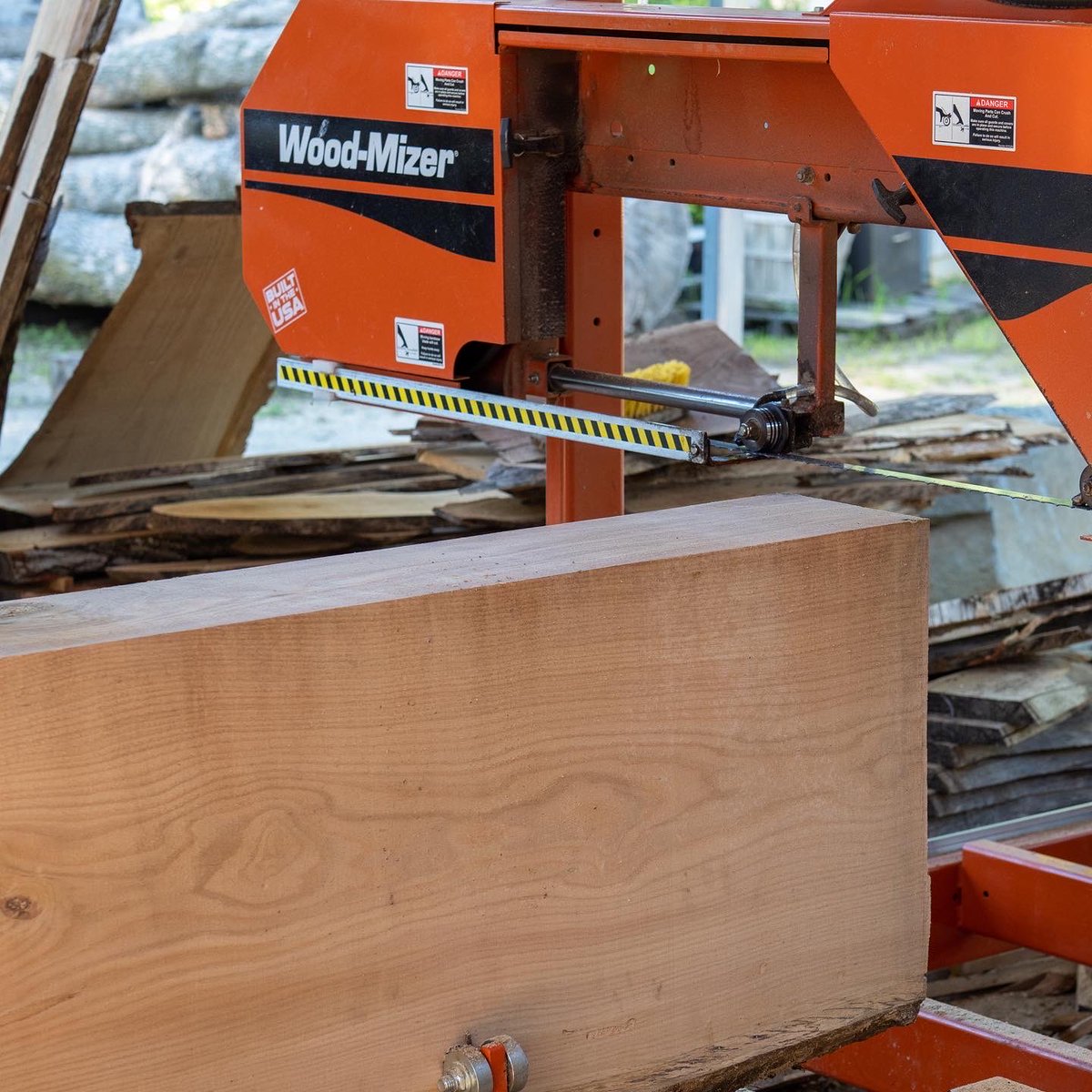 WorkshopGardens's tweet photo. Milling up a pile of red oak stickers… decided to save this beauties for something pretty later! #workshopatthegardens #woodmizer #sawmill #redoak #quartersawnoak #mn #minnesota #minnesotawood #locallumber @woodmizer_usa https://t.co/pSA8K5YcuQ