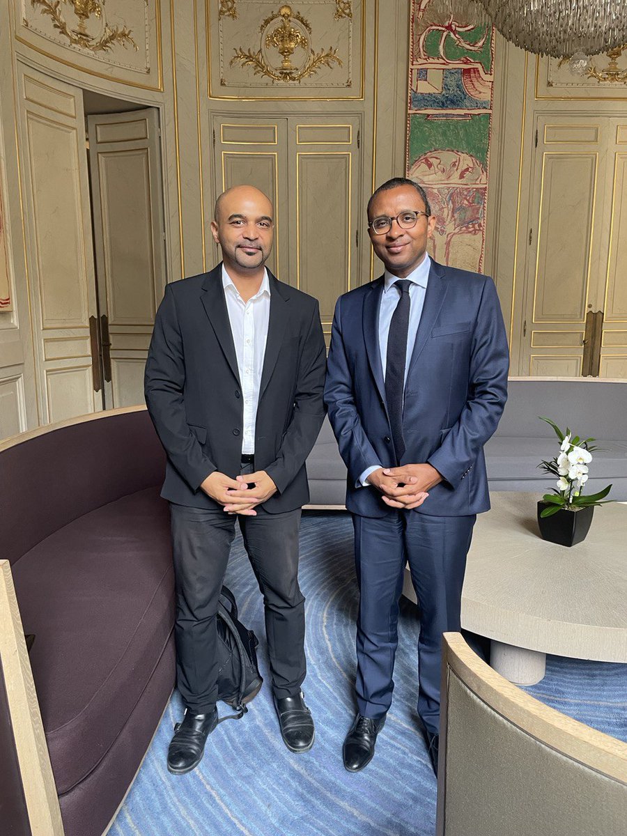 PapNdiaye's tweet image. La lutte contre le racisme a toujours fait partie de mes combats. Hier en tant que professeur et aujourd'hui en tant que ministre de l'Éducation nationale et de la Jeunesse. Merci à @d_sopo de sa visite : l'école est au cœur de l'éducation au respect de l'autre et à la tolérance.