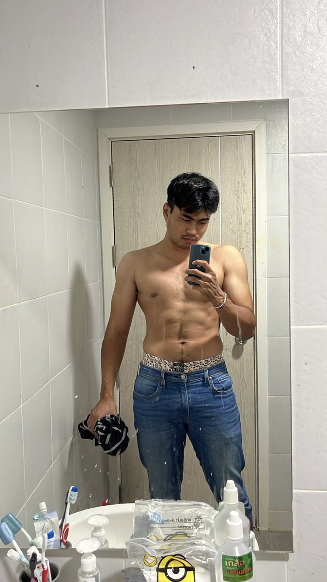 AphiwitAlone's tweet photo. วัยรุ่นคลอง6 กลับมาผอมแล้ว💪🏻 #ธัญบุรี https://t.co/X7IFVNL4Wm