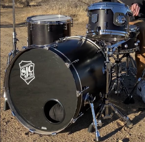 ⠀
⠀⠀⠀⠀⠀໒᭡ : osamu miya
⠀⠀⠀⠀27 años  –  no canon
⠀⠀baterista not new  #hqrp ·  🥁
⠀