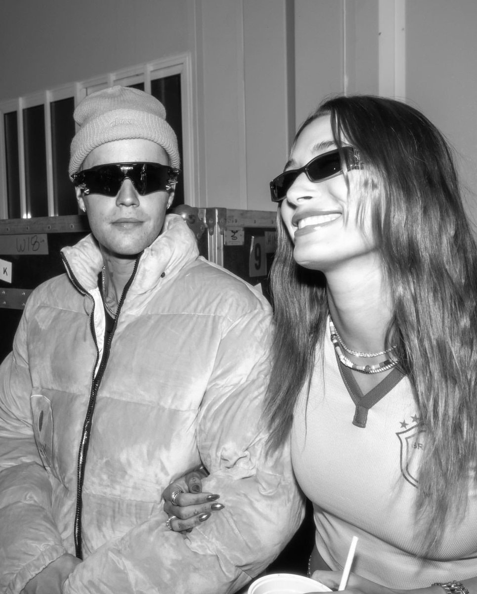 Portal Hailey Bieber tweet media