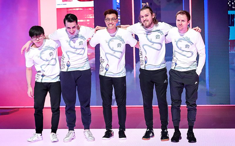 fluffjwi2's tweet photo. Okie here are just some of my fav intl league jerseys in no particular order

1. CLG @ MSI 2016
2. TL @ Rift Rivals 2018
3. FLY @ Worlds 2020
4. TL @ Worlds 2019 https://t.co/HOBkpWrqvB