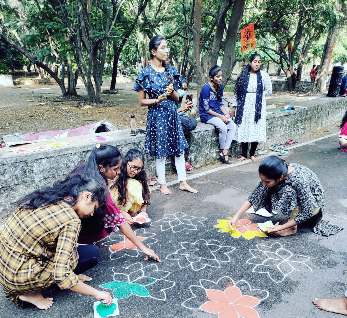 ABVPTelangana's tweet photo. Karyakarthas Of ABVP JNTU - Hyderabad Organised Rangoli competition in campus. In the presence of NEC Member @JhansI_IND, Around the campus various community students were participated with great enthusiasm. https://t.co/Gtg2cqJvCR