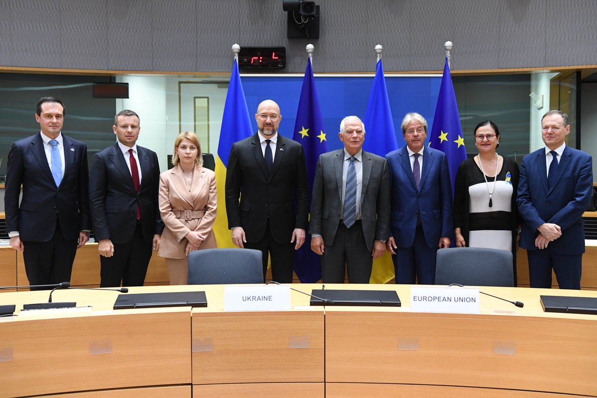 EUCouncil's tweet photo. At the 🇪🇺🇺🇦 EU-Ukraine Association Council participants exchanged views on the situation following Russia's war of aggression. They also discussed:

✔️ EU-Ukraine cooperation
✔️ continued EU support
✔️ global and regional issues

For more info👉https://t.co/ZAYeiQ1QkS https://t.co/6AHNTXeuLJ