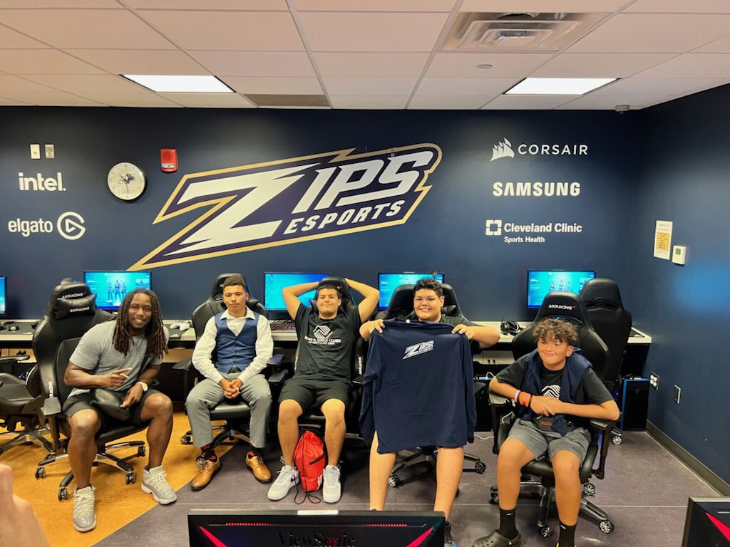 Yesterday we ran a very successful Fortnite tournament with <a href="/BGCA_Clubs/">Boys & Girls Clubs of America</a> &amp; <a href="/Kareemhunt7/">Kareemhunt3⃣</a>. This is a day these kids will never forget. Thanks to <a href="/ZipsEsports/">Akron Esports</a> for hosting the event.