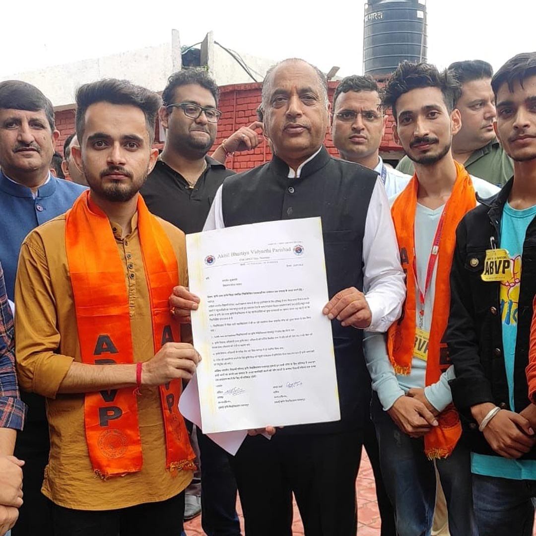isachinsaharan's tweet photo. @BJP4Himachal @jairamthakurbjp मैं पूछना चाहता हूँ @BJP4Himachal से की आपने पिछले 4.5 वर्ष के कार्यकाल में कृषि विवि पालमपुर के विद्यार्थीयों के ���िए क्या किया?
@Abvp4cskhpkv पिछले काफ़ी सालों से विवि में ली जा रही अत्यधिक फ़ीस को कम करने की माँग कर रही है लेकिन अभी तक कोई कार्यवाही नहीं हुई।
@jairamthakurbjp https://t.co/5ULONv3BNY