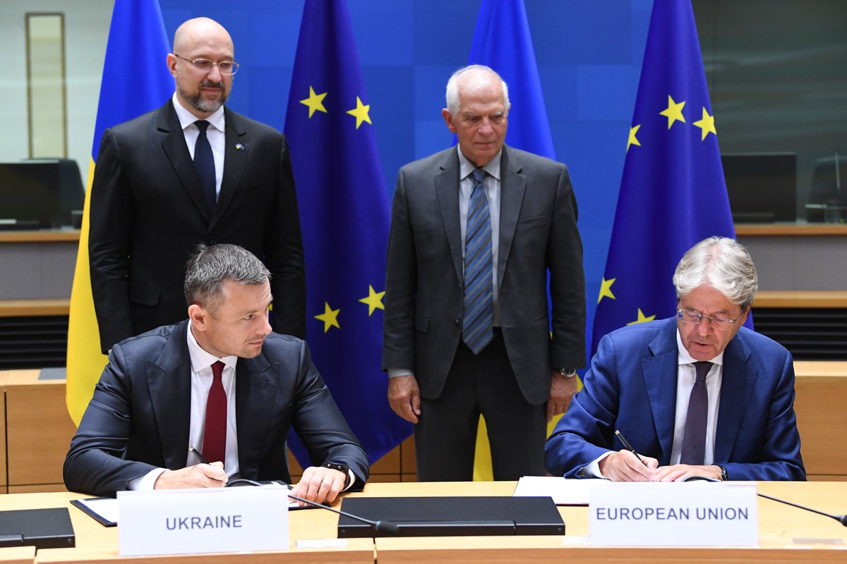 EUCouncil's tweet photo. At the 🇪🇺🇺🇦 EU-Ukraine Association Council participants exchanged views on the situation following Russia's war of aggression. They also discussed:

✔️ EU-Ukraine cooperation
✔️ continued EU support
✔️ global and regional issues

For more info👉https://t.co/ZAYeiQ1QkS https://t.co/6AHNTXeuLJ