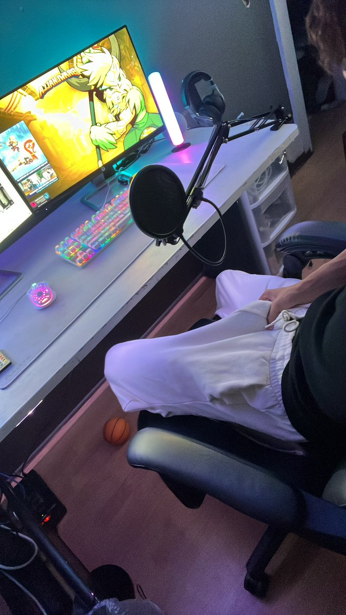 theturntmario's tweet photo. should i start streaming? https://t.co/Xe7ahlu3OJ