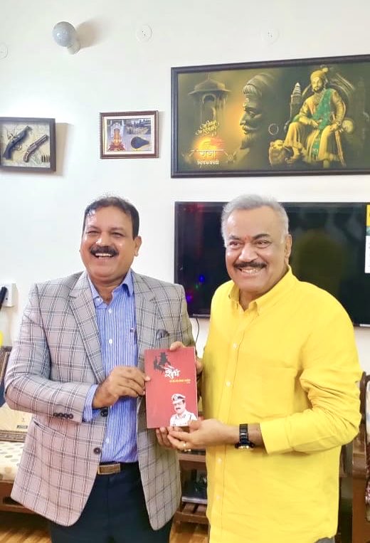 with Nasik Div.DIG Dr B G Shekhar Patil ..amazing policeman wth a fantastic track record of solving &amp; stopping crime…ALSO a novelist ( 7 novels on various subjects incl love romance )and now awaiting the publishing of a well researched epic novel on a  hero of Maratha history