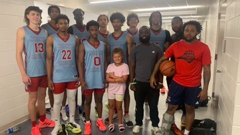 The College of Charleston has the top mid-major recruiting class in the country right now in my opinion. 

And they built it all from the same grassroots program. 

Sleeper + Steal + STEAL

247sports.com/college/basket…