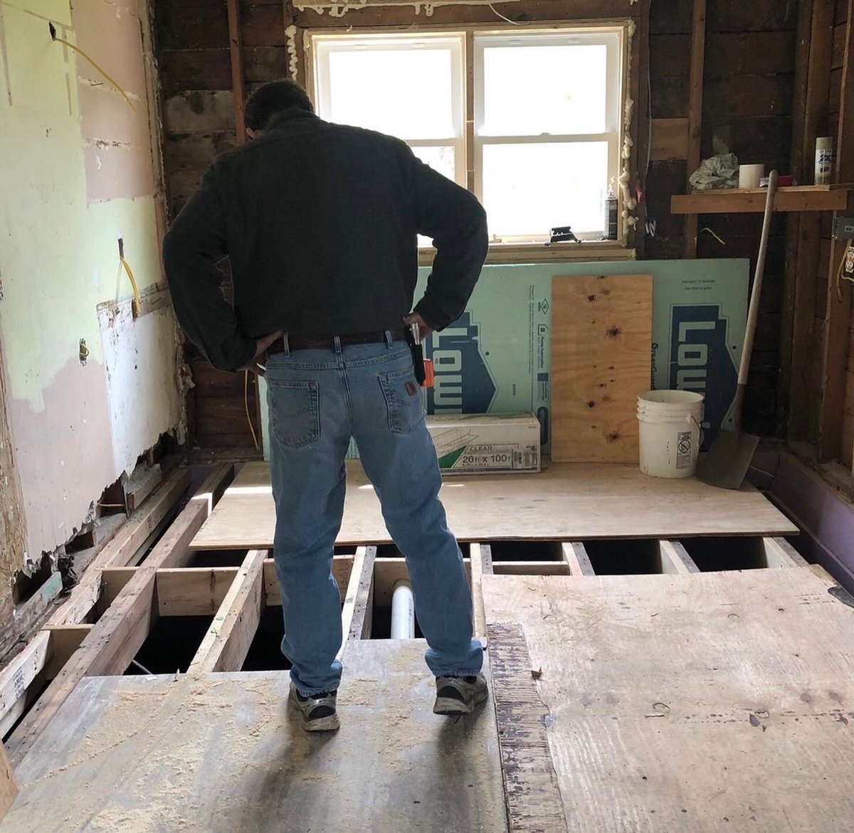 bnewland1's tweet photo. The kitchen renovation was crazy at my house but *wow*. #reallylatepost #kitchen #kitchendesign #remodel https://t.co/otfnspJXJc