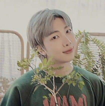 yves__min's tweet photo. Nam sabías que eres lo más bonito de mi vida, Gracias por llegar a ella y hacerme sentir bien. TE AMO TANTO NAMU
ERES EL AMOR DE MI VIDA
#NAMJOON #NamjoonDay #Namjooning #NAM #BTS #BTSNAM #RM https://t.co/DiqG4bbeKW