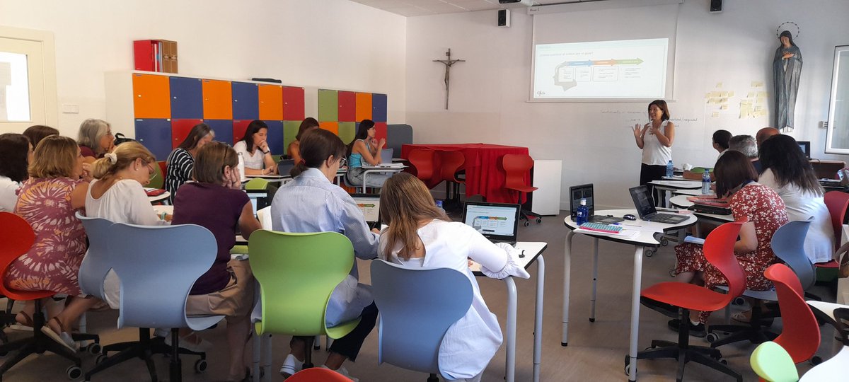 MarDonaire2's tweet photo. Comenzamos el curso con formación en educación emocional, aprendiendo a cuidar nuestra autoestima y nuestro equilibrio emocional para después poder acompañar a nuestros alumnos en esta dimensión tan importante. 
#SantisimoSacramentoMadrid
#Mostrandonuestramejorversion https://t.co/jlf8R6Nk99