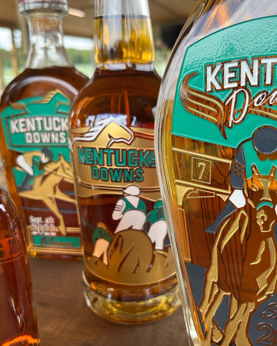 IgnitionSpirits's tweet photo. Day 3 @KYDownsRacing - featured bourbon of the day @Elijah_Craig gracing the winner's circle good luck all! https://t.co/pIeiAbzqS2