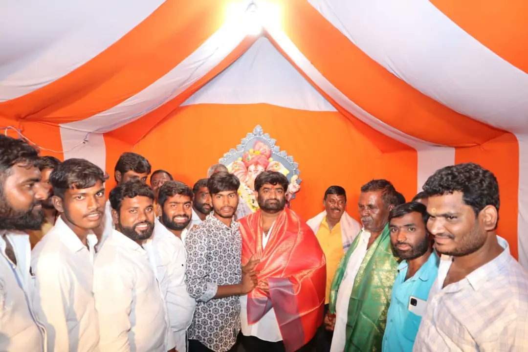 TSR4BJPIndia's tweet photo. సుల్తాన్ పల్లి, శంషాబాద్ లో జరిగిన వినాయకుని పూజ కార్యక్రమంలో పాల్గొనడం జరిగింది.
#BJPCorporator #thokalasrinivasreddy #ganeshpooja #RajendraNagar #mailerdevpally #bjptelangana #Hyderabad https://t.co/2WXKbbTND1