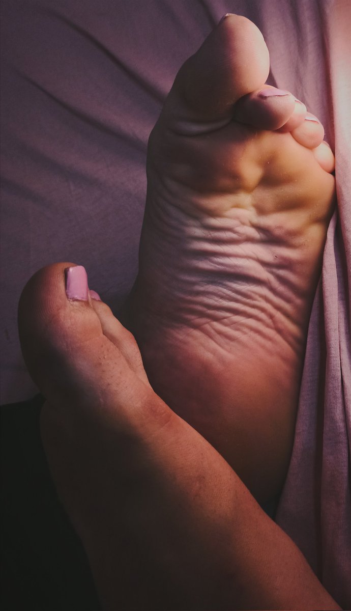 AgnesFemboy's tweet photo. These wrinkles make your cock hard? 

#фембой #гейфутфетиш #гейфетиш #femboy #femboyfeet #footfetish #crossdresser #feet #gayfeet #gay #nsfv #soles #sissyfeet #sissyslut #sissy #cumonsoles #cumtribute #fatsissy #chubbyfemboy https://t.co/hePoJzY0cg