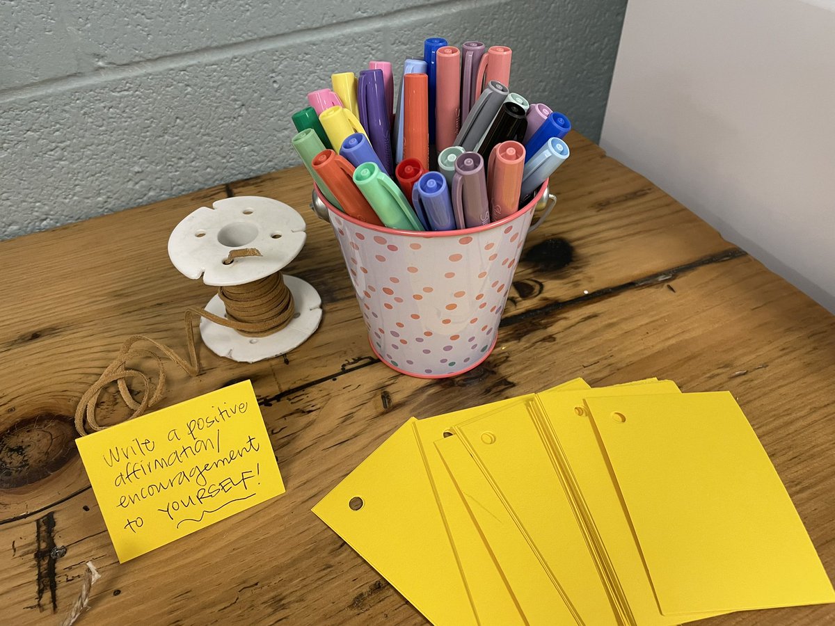 kathrynadrake's tweet photo. Build-your-own-bouquet bar is a “fresh” new idea for us! Can’t wait for teachers to come in tomorrow morning! Amazing blooms from a local farm and my personal favorite… write a positive message to yourself! #selfcompasion @ghschools @ghapspeach #culture https://t.co/04REfCztLQ