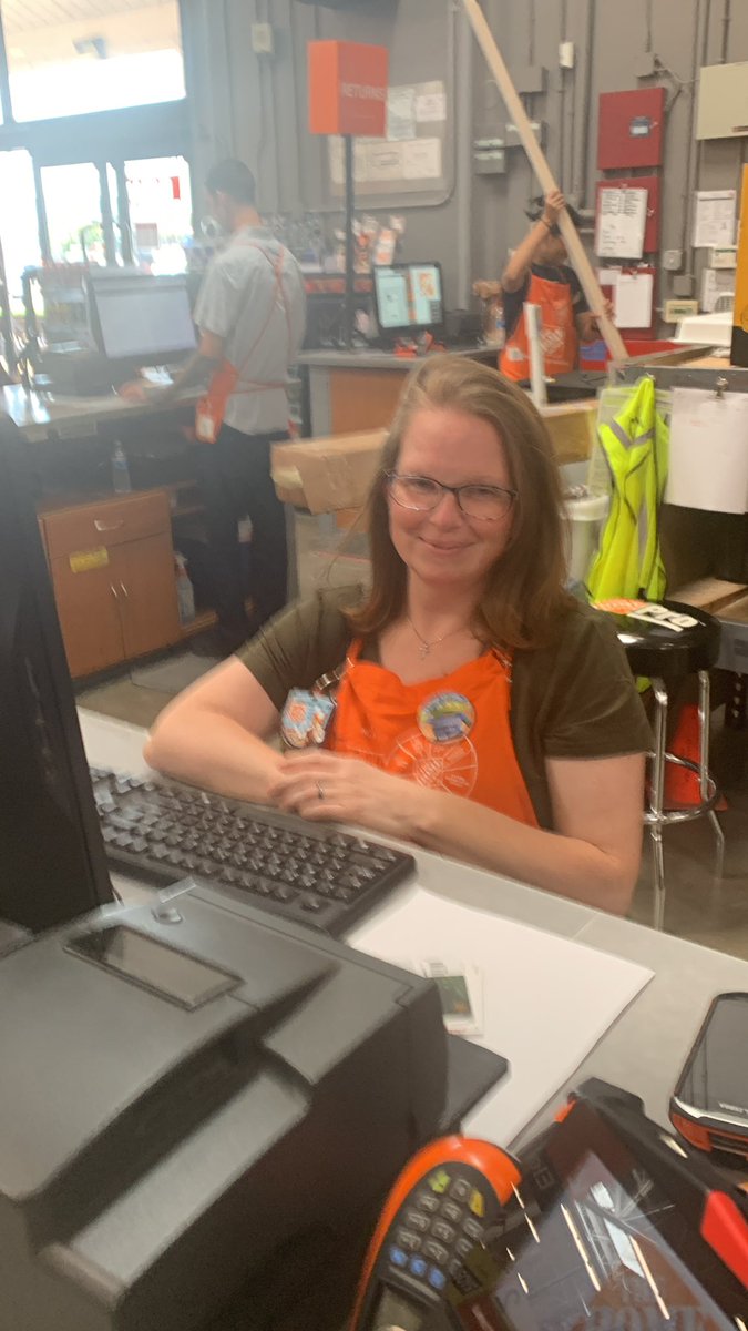 MyMd88's tweet photo. Jenny selling a Labor Day shed!!!! @WhitefleetChris @TuffShedWalt @Tuffshed_SHough @laroldan32 @Ana_A_Duran @DonGraham33 https://t.co/hz7XNKNq7H