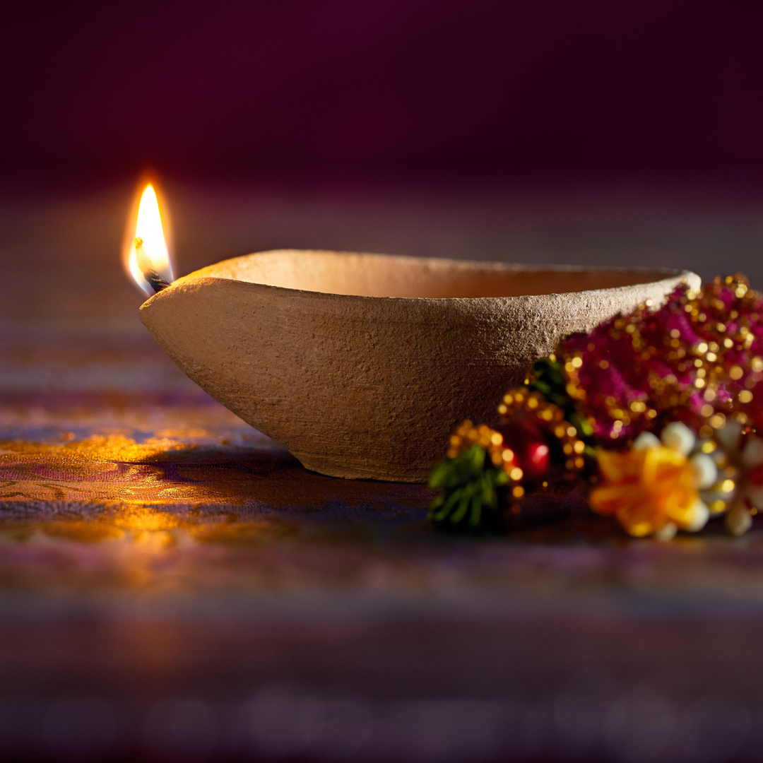 LunarLadies's tweet photo. The 1st Quarter Sagittarius Moon at 12 degrees opens a portal to your sacred internal flame. The Sabian Symbol is: "A Lamp of physical enlightenment in the Left Temple”.
Honor your body as the sacred temple of Light that it is! #cosmos #frequency #positivevibes #energy #moonch https://t.co/mRXsFqUTlg